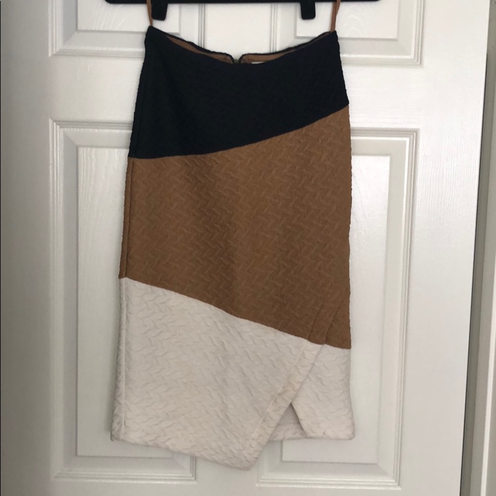 Thee toned pencil skirt